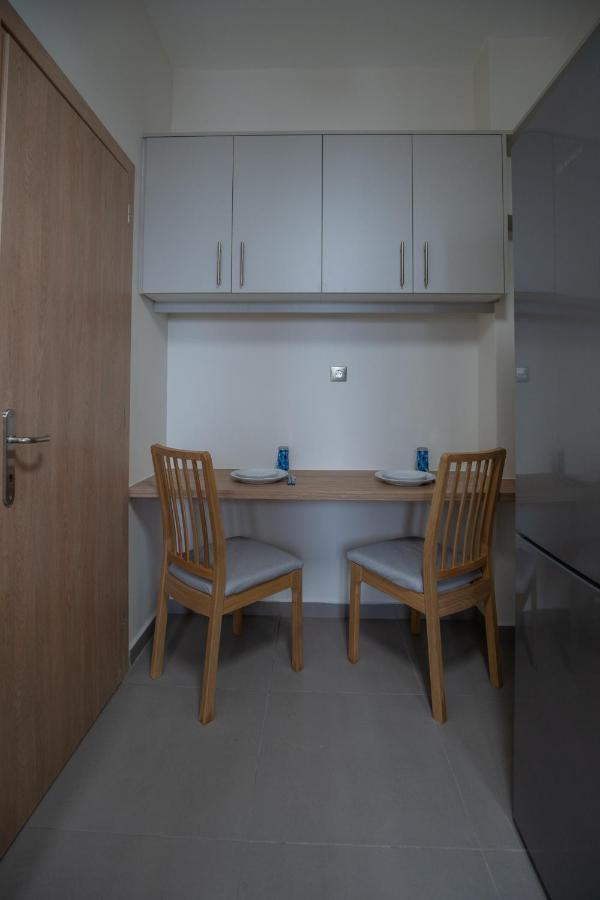 Max Blue Apartment, A Stay Like No Other Pireus Exteriör bild